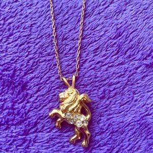 Avon Gold Lion Head Pendant Chain Necklace